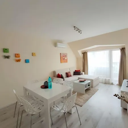 Beachfront Panoramic Flat @ South Bay Apartman *