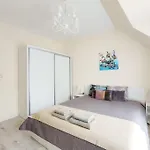 Beachfront Panoramic Flat @ South Bay Апартамент *