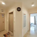 Апартамент Beachfront Panoramic Flat @ South Bay