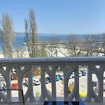 Beachfront Panoramic Flat @ South Bay *